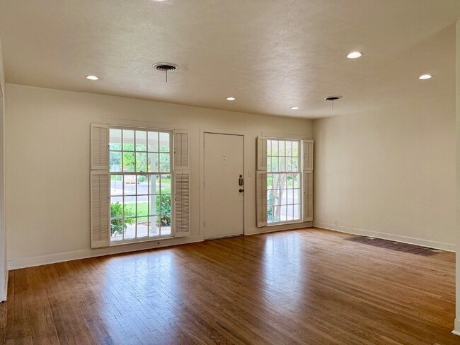 Photo - Tech Terrace Dream! Unit Front