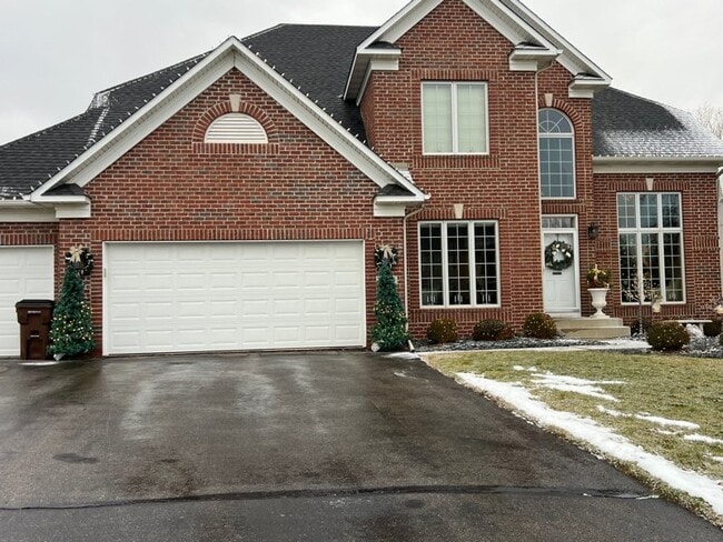 Building Photo - 8633 Carriage Hill Ct