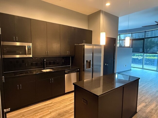 333 W Trade St