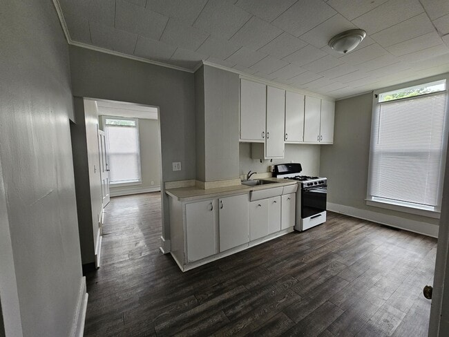 Photo - 434 W Lawrence St