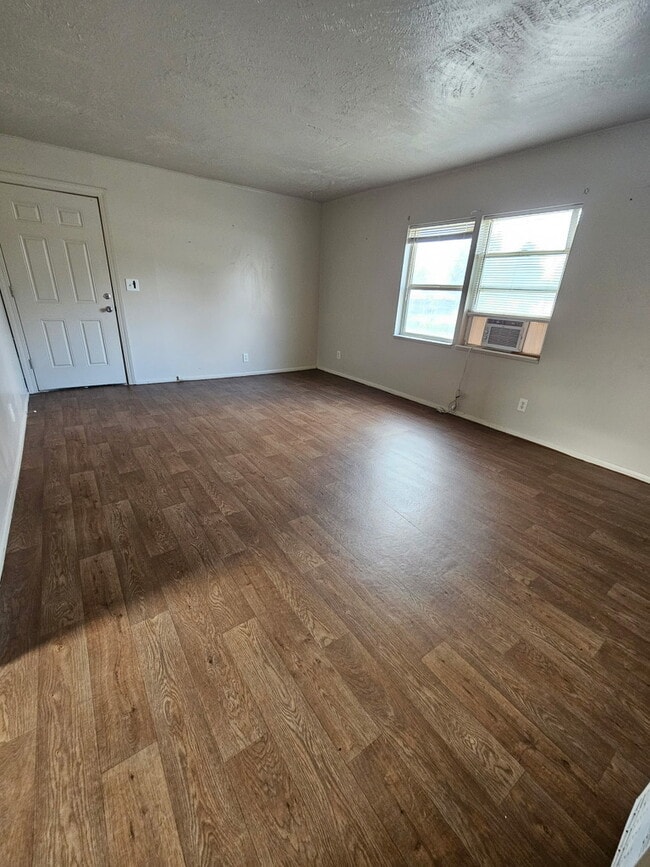 Photo - 460 N 3rd W