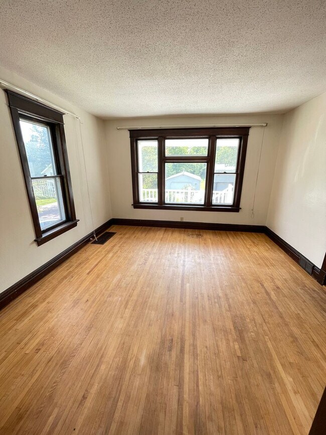 Photo - AVAILABLE JULY- 3 Bedroom, 1.5 Bath Home!