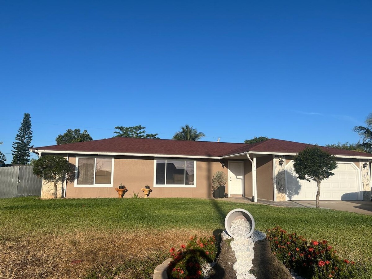 Photo - 756 SW Del Rio Blvd House