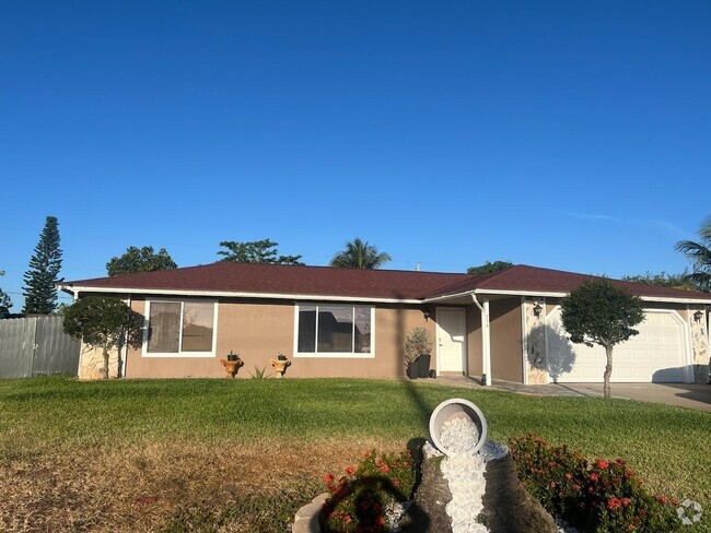 Building Photo - 756 SW Del Rio Blvd Rental