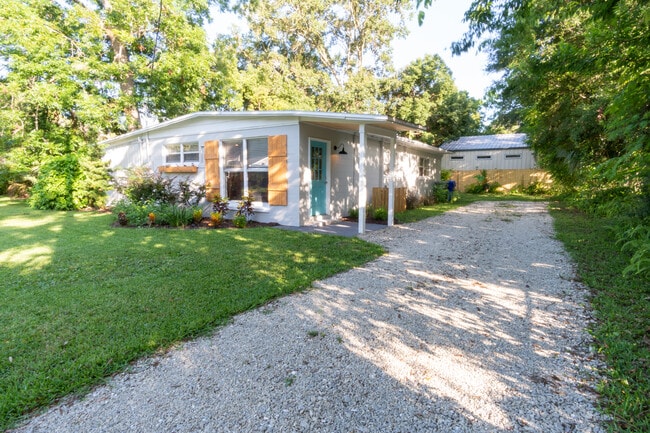 Building Photo - 243 Ravenswood Dr Rental