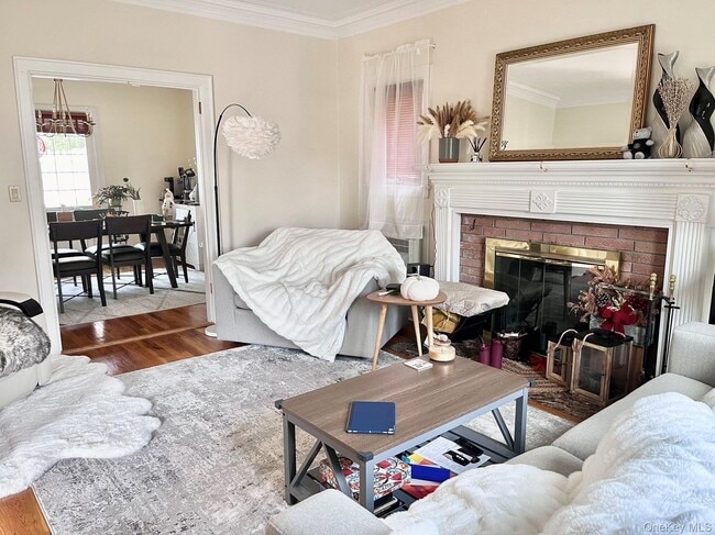 11 Pleasant Ave