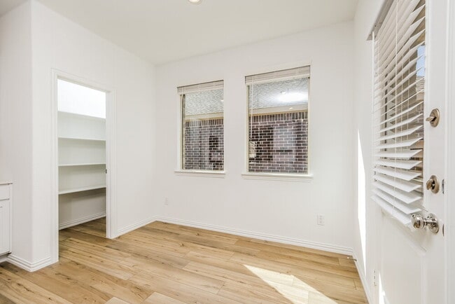 Photo - 1100 Daffodil St