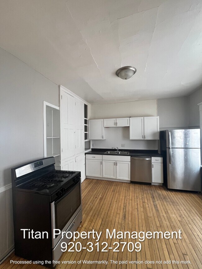 Photo - 857 Wisconsin St