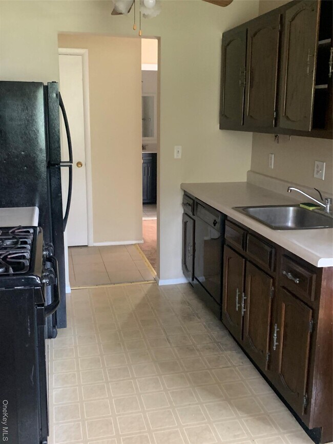 Photo - 23 Doxbury Ln