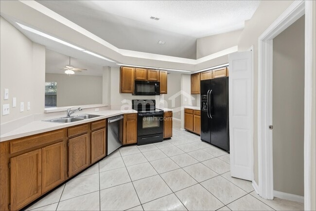 1773 Chandelier Cir E