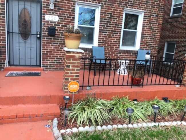 Photo - 250 Division Ave NE