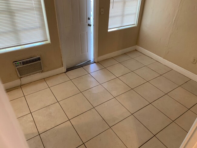 Photo - 825 N 19th Ave Hollywood, FL 33020-3596