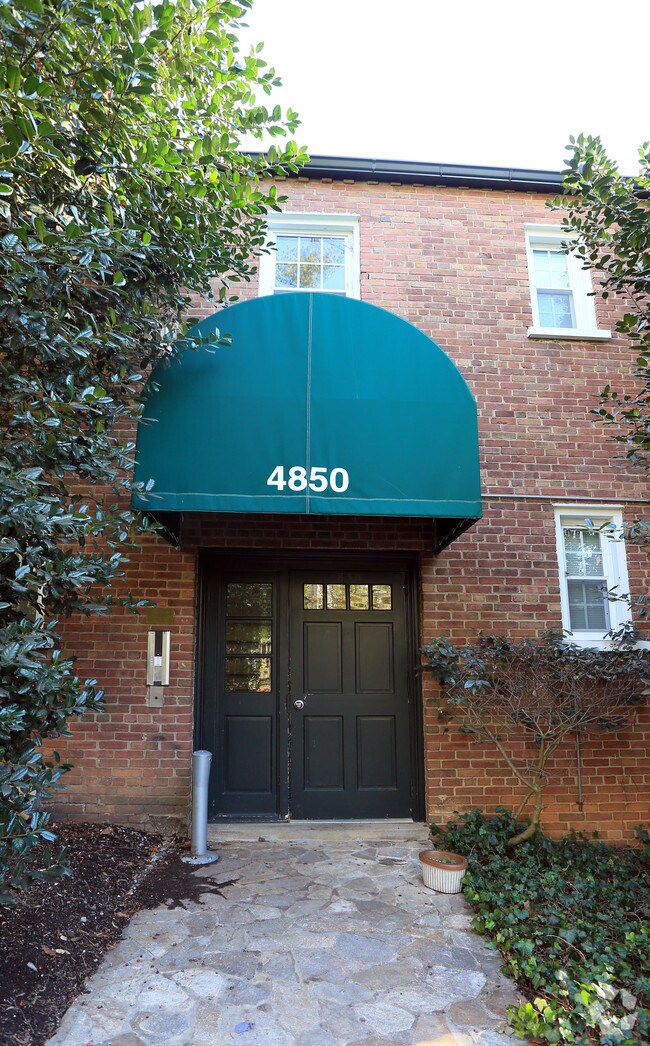 Photo - MacArthur Boulevard Apartments