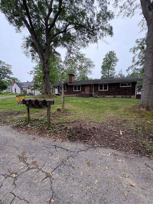 Photo - 3 bedroom 3 bath in Spartanburg!! Unit Main House