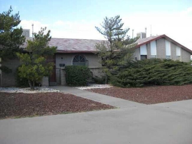Building Photo - 4555 Sun Valley Dr Unit A