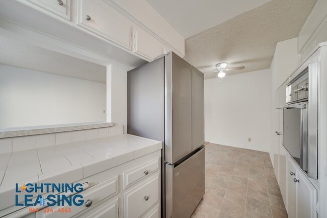 Building Photo - 1035 Hayworth Ave Unit 103 Rental