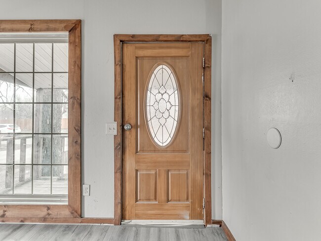 Photo - 118 S Miles Ave