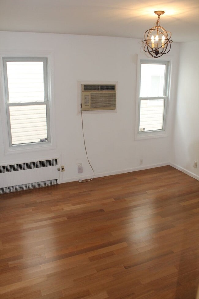 Photo - 6954 Loubet St