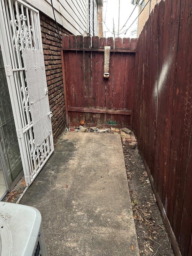 Building Photo - 820 W Alabama St Unit 6