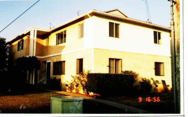 Photo - 2109-2111 1/2 W. Hellman