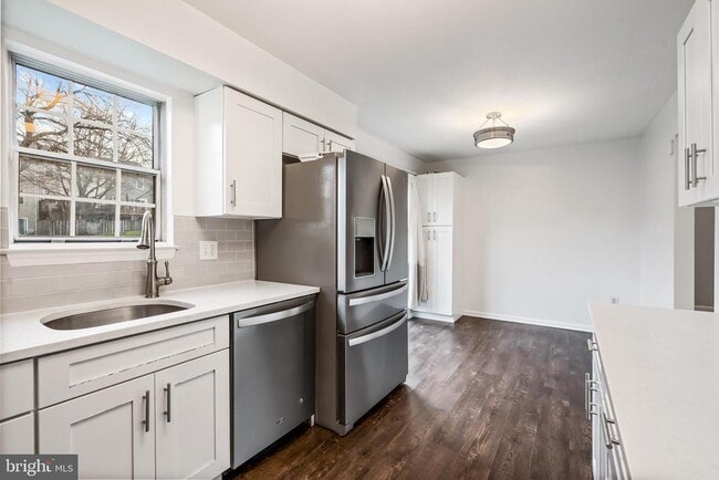 Photo - 10322 Castlehedge Terrace