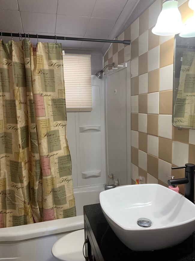 Building Photo - 206 Home Dr