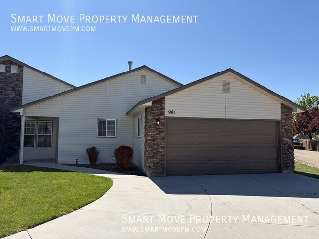 Building Photo - 981 E Blue Heron St