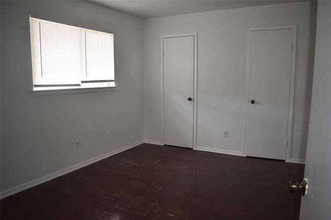 Building Photo - 6718 Rowell Ct