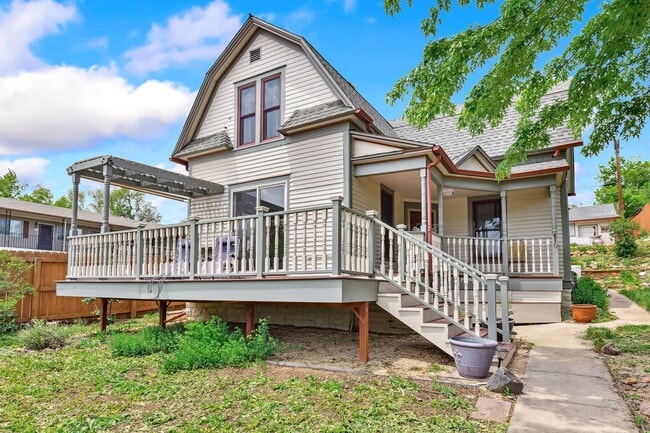 Charming Westside 4 Bedroom Home - Charming Westside 4 Bedroom Home