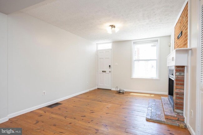 Photo - 206 E Cross St