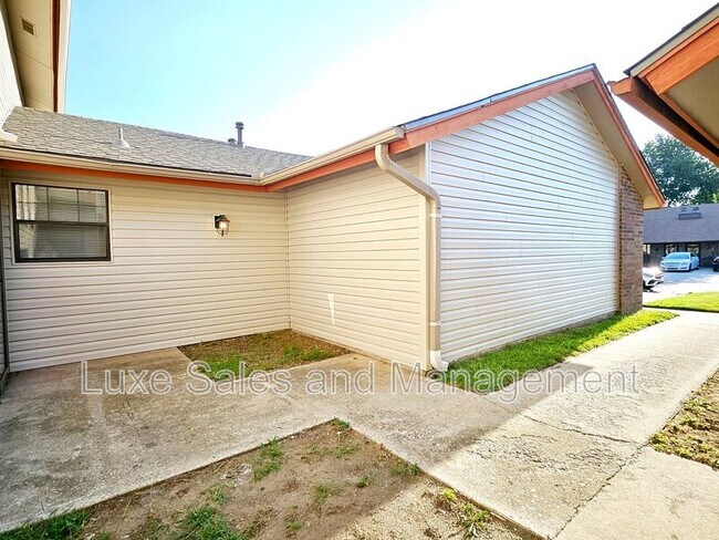 Photo - 1703 N Gleason Ave