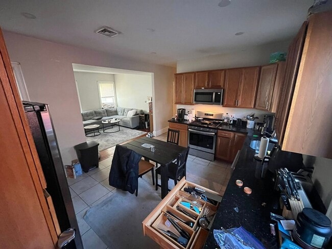 Photo - Large 4 Bedroom Available 09/01/26