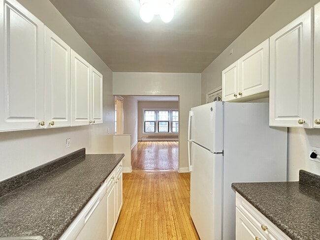 Photo - 1315 Oak Ave Unit J1