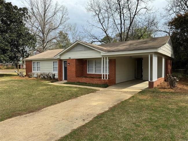 Photo - 990 Parkwood Dr