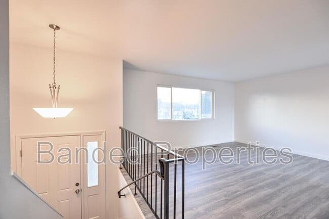 Photo - 5849 3840 W