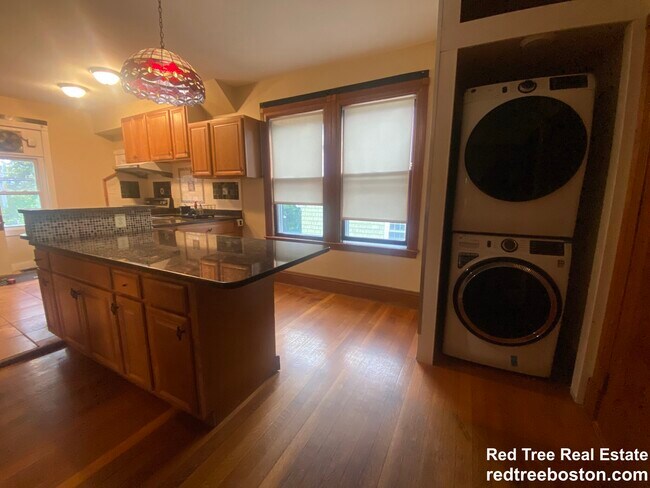 Photo - 305 Central St