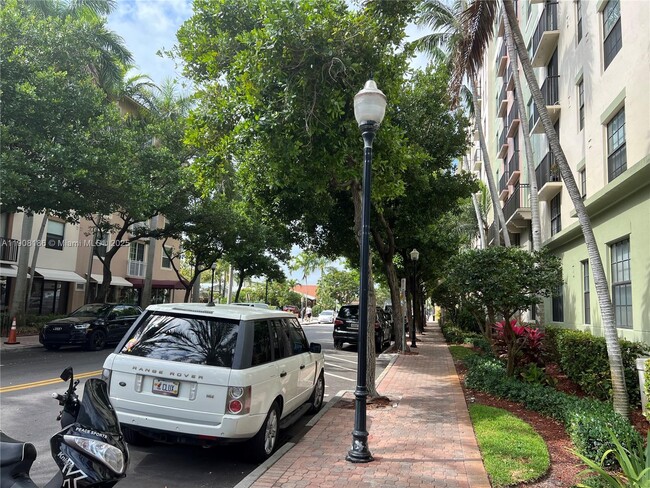 Photo - 1900 Van Buren St Unidad 305B