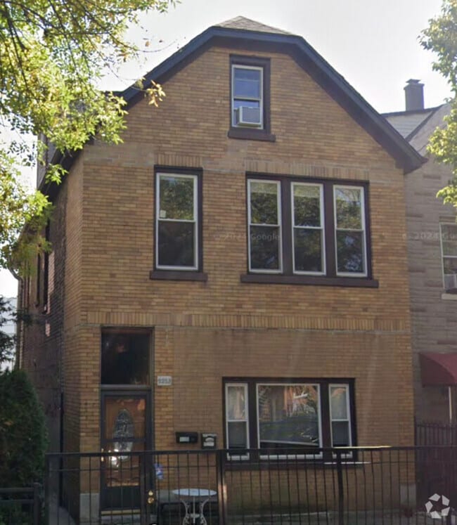 Building Photo - 2223 W Erie St Unit 3 Rental