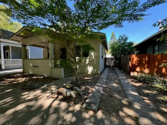 2bd/1ba updated Midtown home