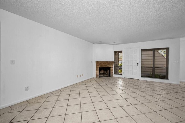 Photo - 10626 Longwood Dr Unidad 102