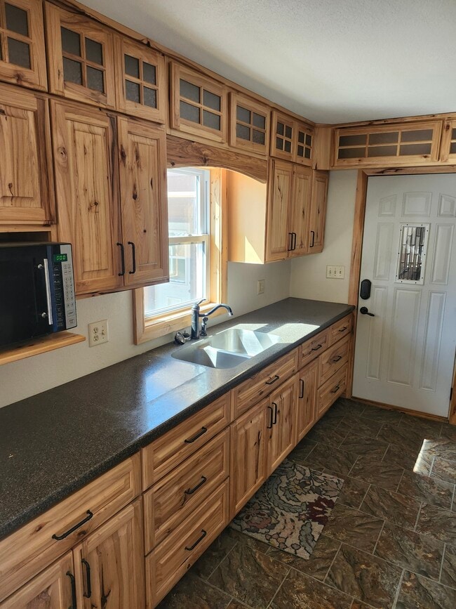 Photo - 301 W Butternut St