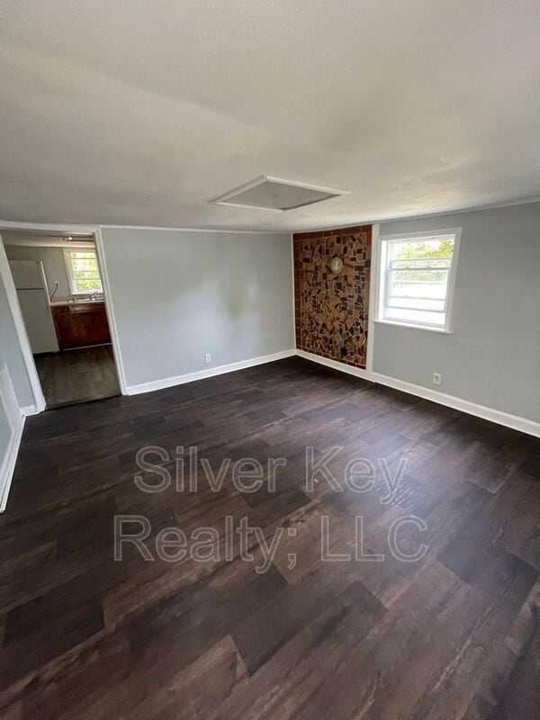 Photo - 1209 Hilltop Dr NE