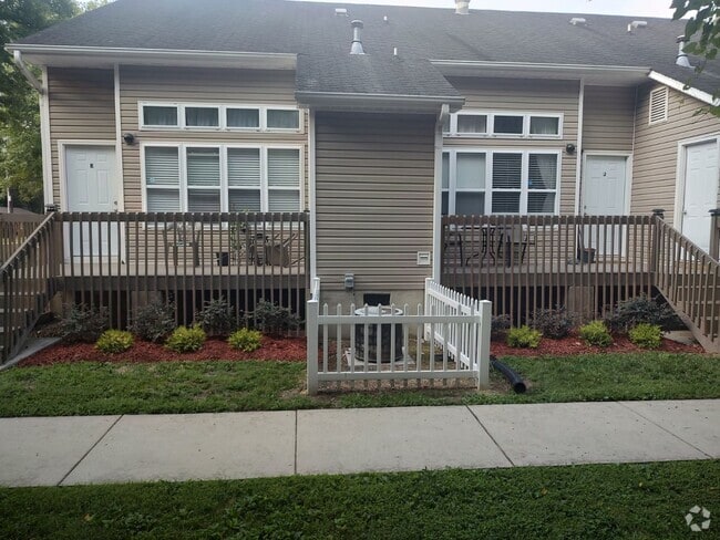 Building Photo - Newly Renovated Loft Apartment Unit 1006-J