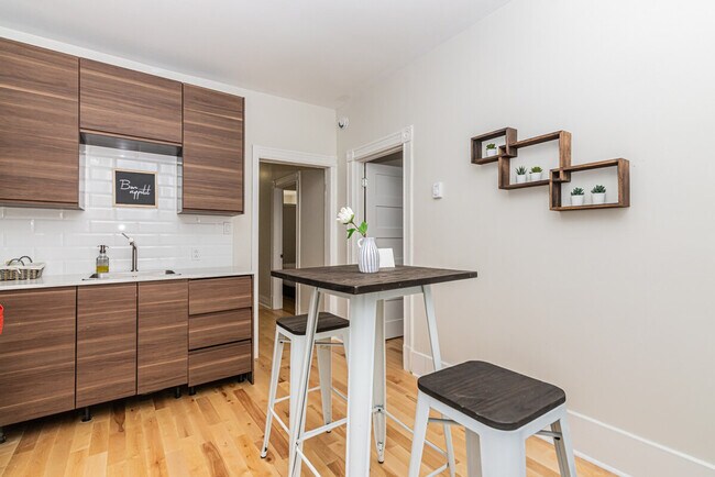 Photo - 1010 Rue Saint-Philippe Unit SI ID1295481P