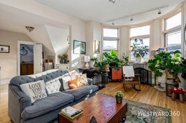 Building Photo - 420 N Marion St Unit 2