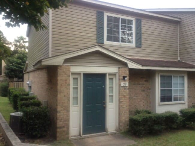 Building Photo - Two-storry Stonegate Townhome 2/2.5