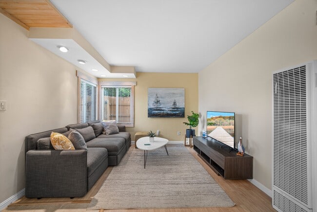 Living room - 964 13th St