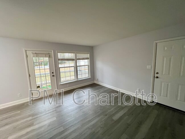 Photo - 831 McAlway Rd