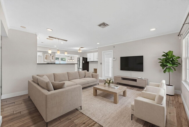 Photo - 624 NW 28th Ct