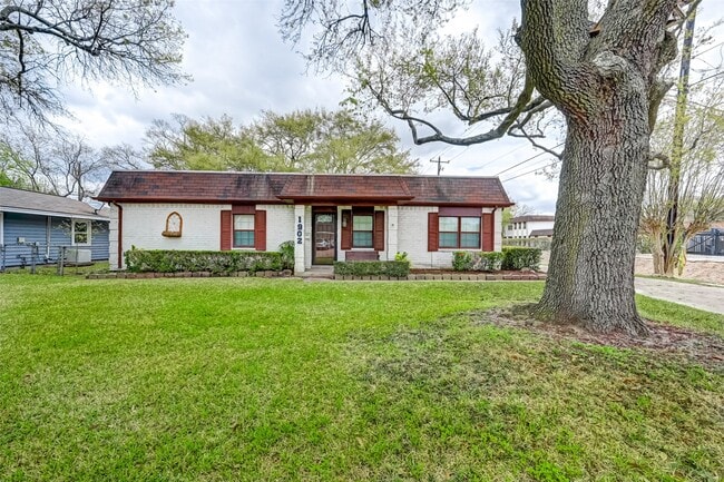 Photo - 1902 Sedgie Dr